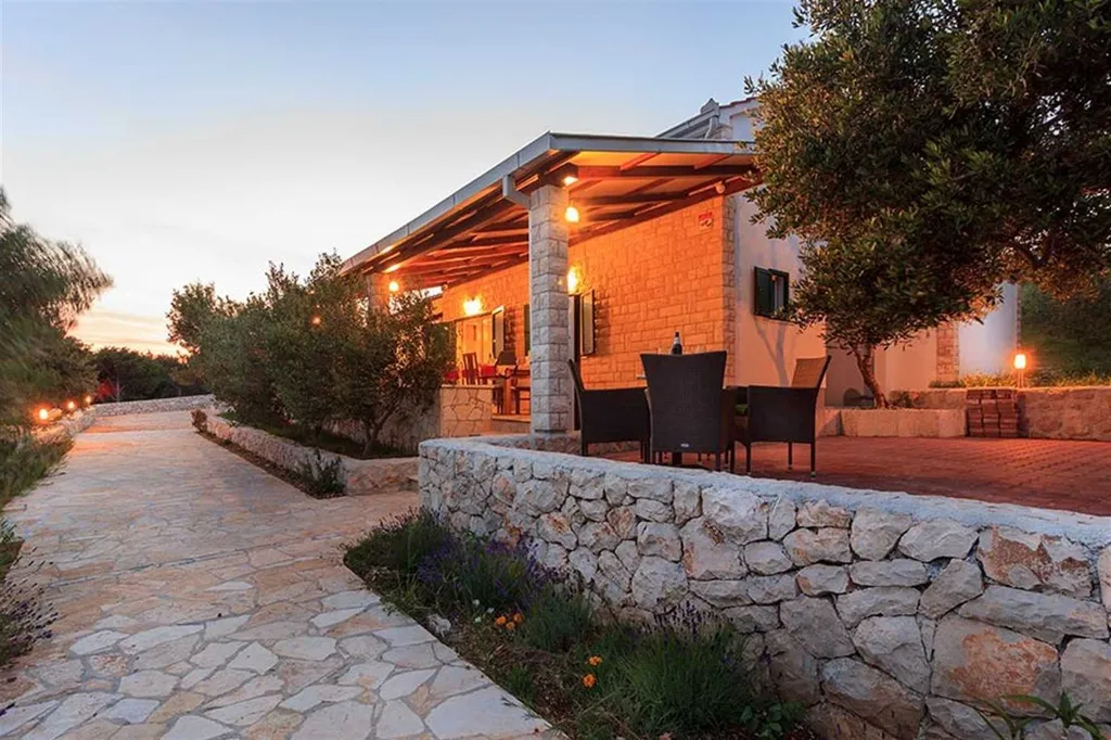 Villa with Pool and Beach Access in Okrug Gornji