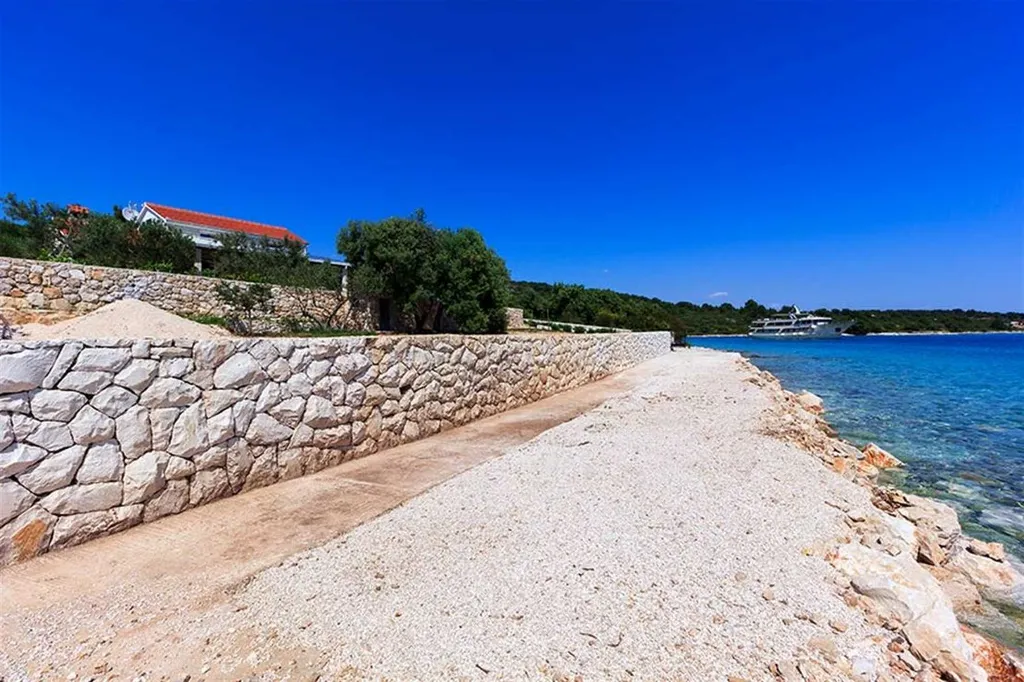 Villa with Pool and Beach Access in Okrug Gornji