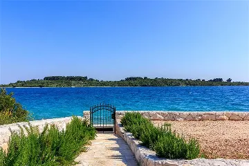 Villa with Pool and Beach Access in Okrug Gornji