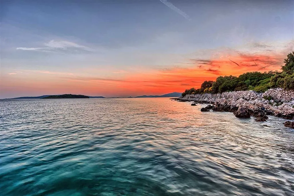 Villa with Pool and Beach Access in Okrug Gornji
