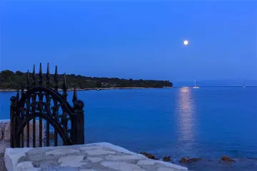 Villa with Pool and Beach Access in Okrug Gornji