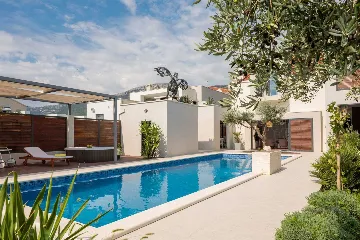 Villa with Pool for up to 15 Guests in Kaštel Lukšić