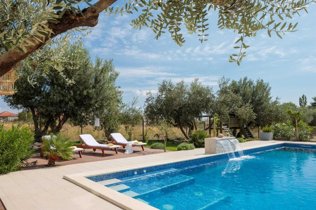 Villa with Pool for up to 15 Guests in Kaštel Lukšić