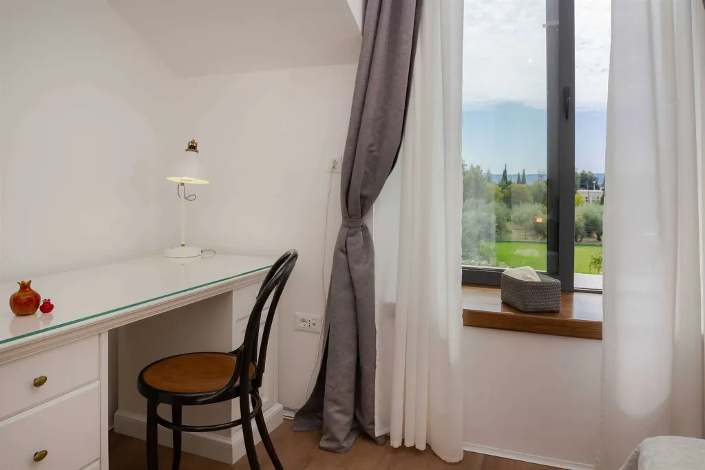Villa with Pool for up to 15 Guests in Kaštel Lukšić