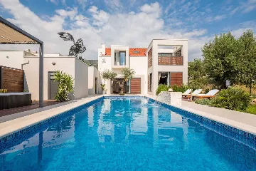 Villa with Pool for up to 15 Guests in Kaštel Lukšić