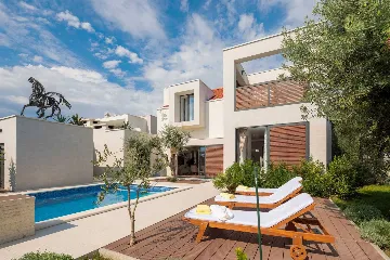 Villa with Pool for up to 15 Guests in Kaštel Lukšić