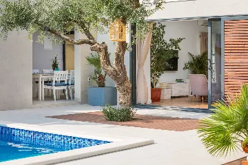 Villa with Pool for up to 15 Guests in Kaštel Lukšić