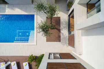 Villa with Pool for up to 15 Guests in Kaštel Lukšić