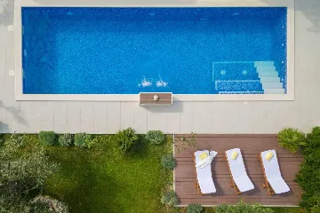 Villa with Pool for up to 15 Guests in Kaštel Lukšić