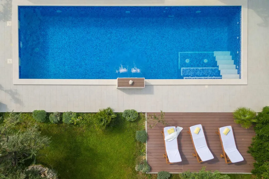 Villa with Pool for up to 15 Guests in Kaštel Lukšić