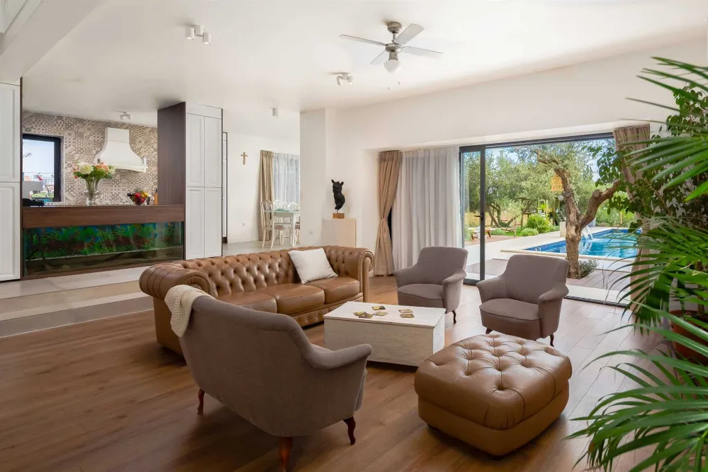 Villa with Pool for up to 15 Guests in Kaštel Lukšić