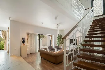 Villa with Pool for up to 15 Guests in Kaštel Lukšić