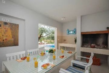 Villa with Pool for up to 15 Guests in Kaštel Lukšić