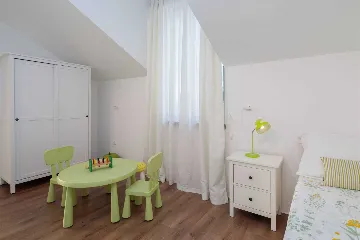 Villa with Pool for up to 15 Guests in Kaštel Lukšić