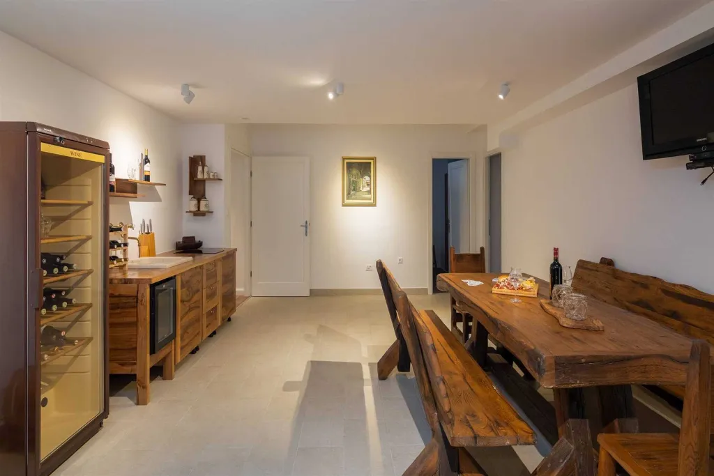 Villa with Pool for up to 15 Guests in Kaštel Lukšić