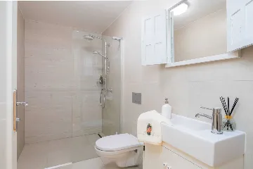 Villa with Pool for up to 15 Guests in Kaštel Lukšić