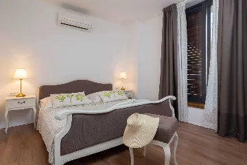 Villa with Pool for up to 15 Guests in Kaštel Lukšić