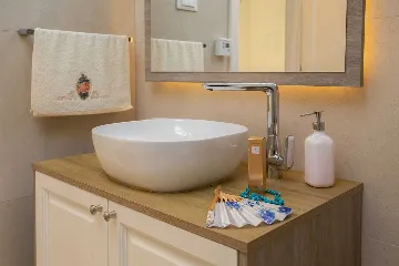 Villa with Pool for up to 15 Guests in Kaštel Lukšić