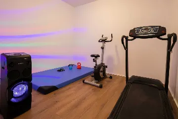 Villa with Pool for up to 15 Guests in Kaštel Lukšić