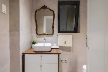 Villa with Pool for up to 15 Guests in Kaštel Lukšić