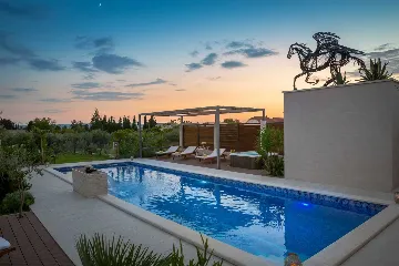 Villa with Pool for up to 15 Guests in Kaštel Lukšić