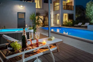 Villa with Pool for up to 15 Guests in Kaštel Lukšić