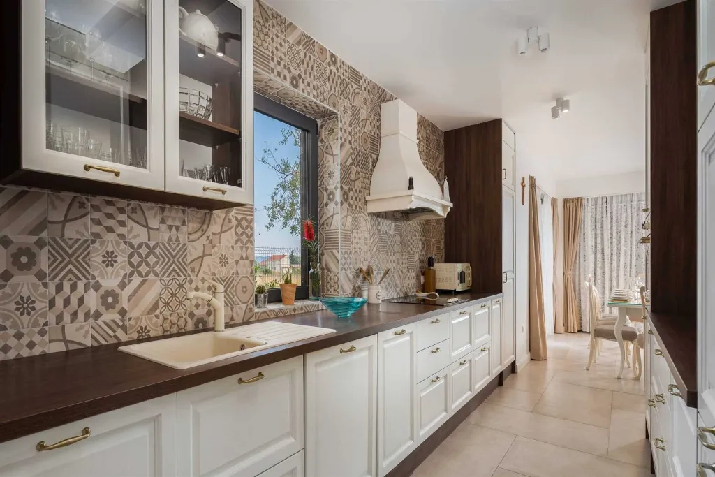 Villa with Pool for up to 15 Guests in Kaštel Lukšić