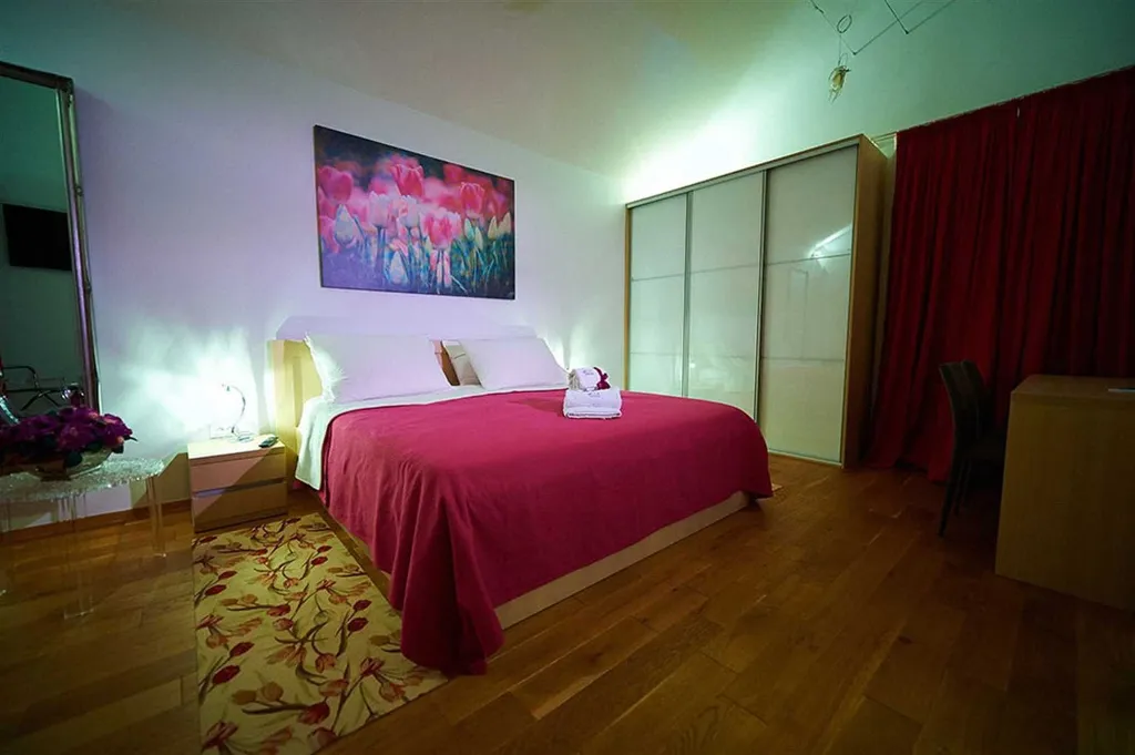 4-Bedroom Villa in Jesenice for Up to 8 Guests