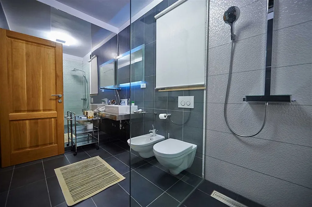 4-Bedroom Villa in Jesenice for Up to 8 Guests