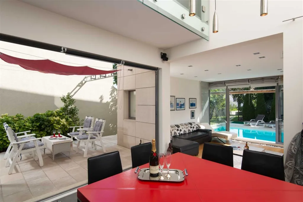 3-Bedroom Villa in Split with 35 m² Pool