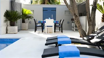 3-Bedroom Apartment with Jacuzzi in Split