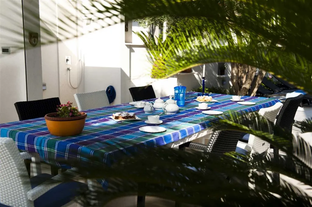 3-Bedroom Apartment with Jacuzzi in Split