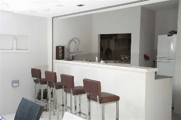 3-Bedroom Apartment with Jacuzzi in Split