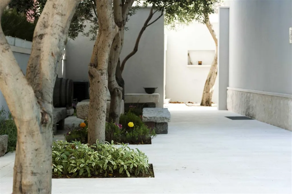 3-Bedroom Apartment with Jacuzzi in Split