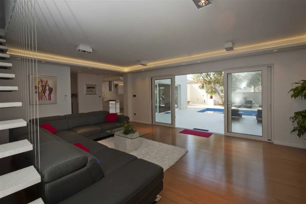 3-Bedroom Apartment with Jacuzzi in Split