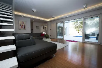 3-Bedroom Apartment with Jacuzzi in Split