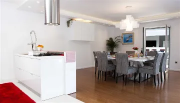 3-Bedroom Apartment with Jacuzzi in Split