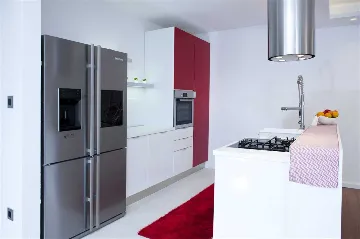 3-Bedroom Apartment with Jacuzzi in Split