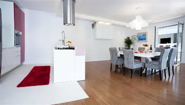 3-Bedroom Apartment with Jacuzzi in Split