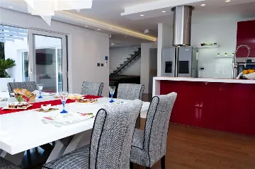 3-Bedroom Apartment with Jacuzzi in Split