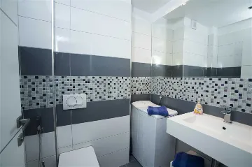 3-Bedroom Apartment with Jacuzzi in Split