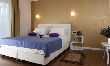 3-Bedroom Apartment with Jacuzzi in Split