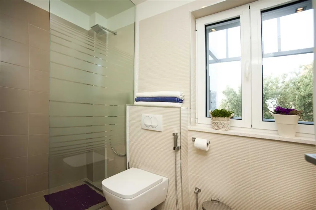 3-Bedroom Apartment with Jacuzzi in Split