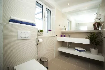3-Bedroom Apartment with Jacuzzi in Split