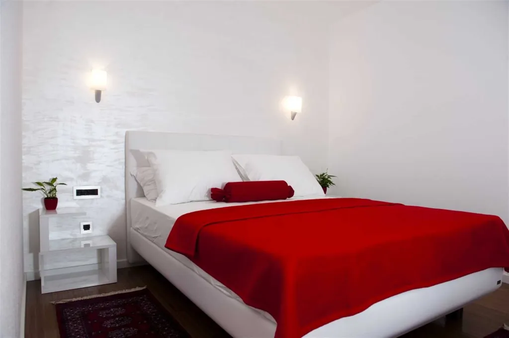 3-Bedroom Apartment with Jacuzzi in Split