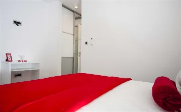 3-Bedroom Apartment with Jacuzzi in Split