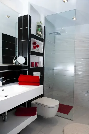 3-Bedroom Apartment with Jacuzzi in Split