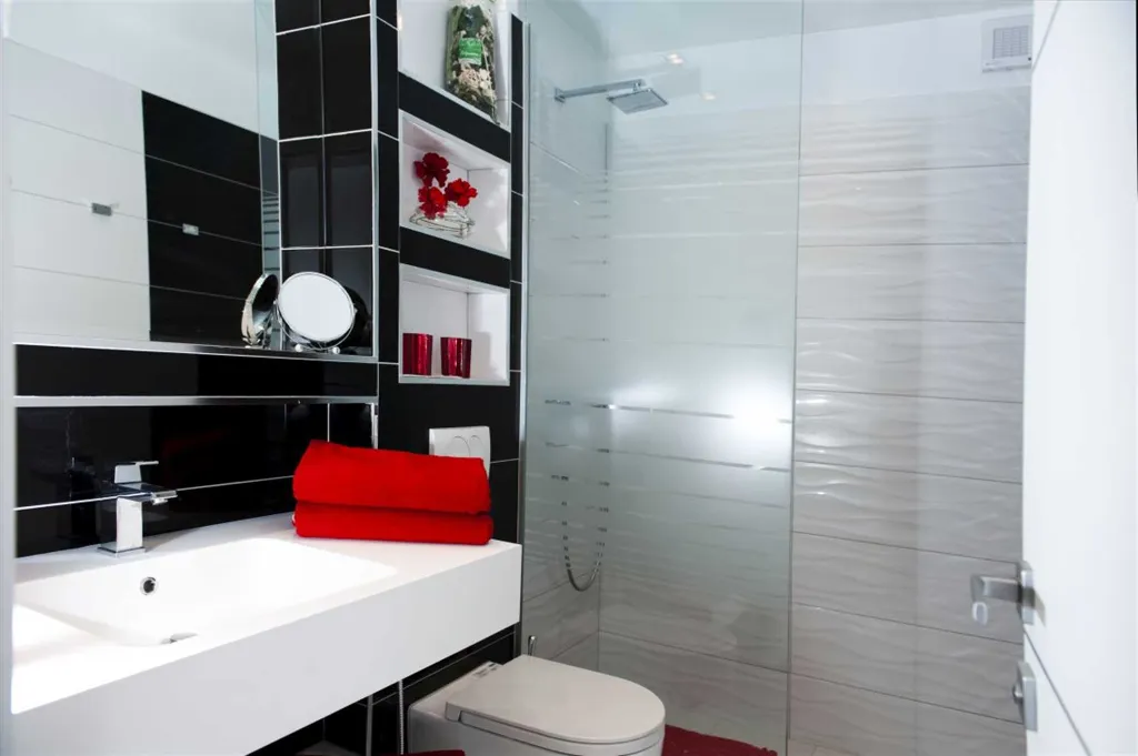 3-Bedroom Apartment with Jacuzzi in Split
