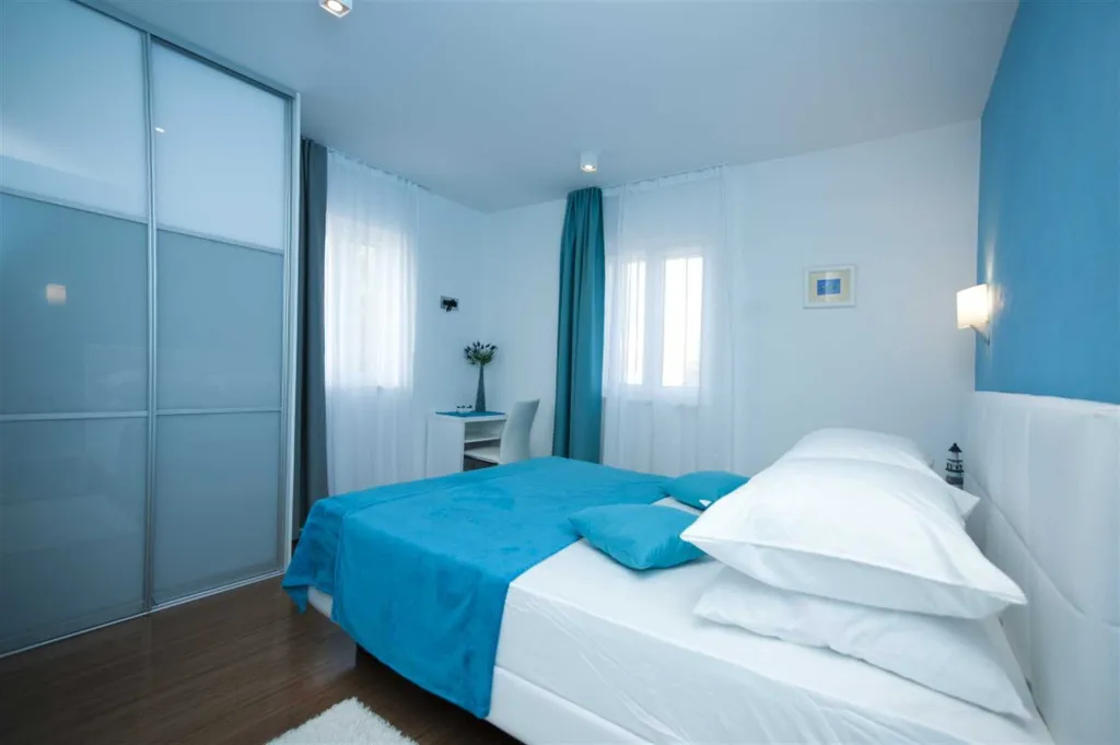 3-Bedroom Apartment with Jacuzzi in Split