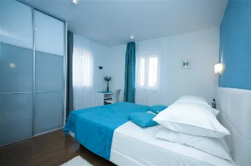 3-Bedroom Apartment with Jacuzzi in Split